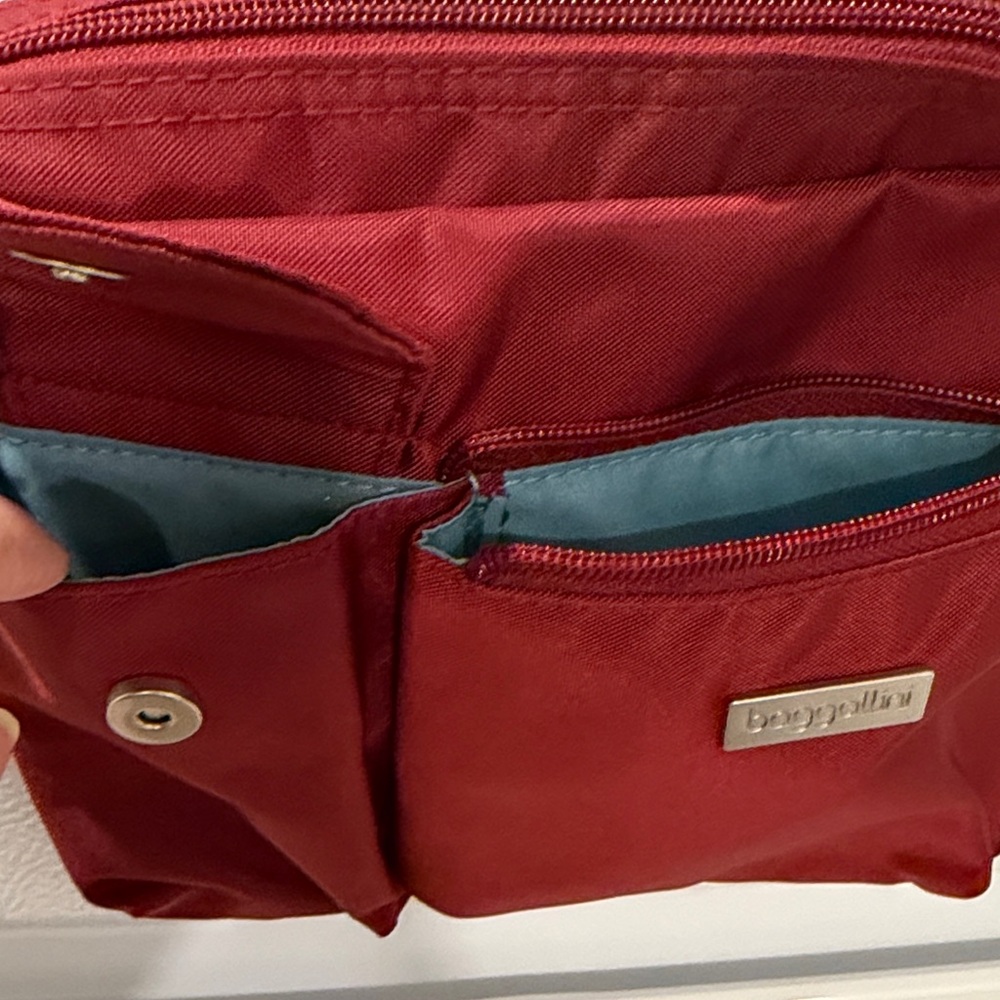 Baggallini Crossbody Bag - Picture 3 of 6